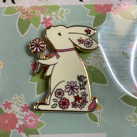 Floral White Rabbit Needle Minder